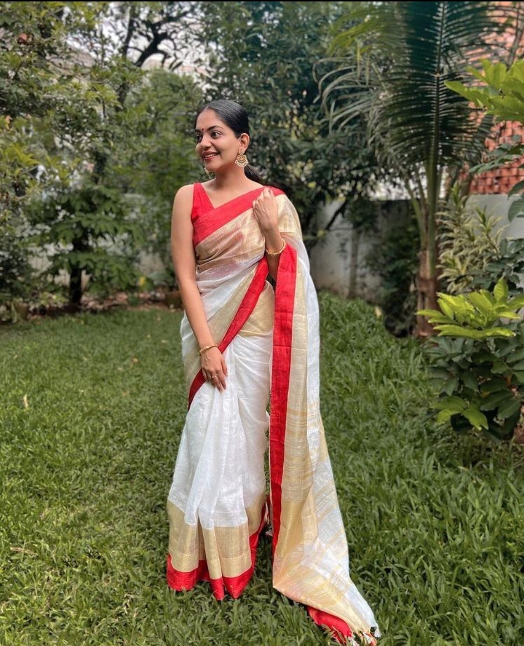 Handwoven Pure Linen Saree