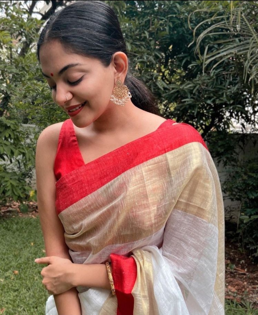 Handwoven Pure Linen Saree