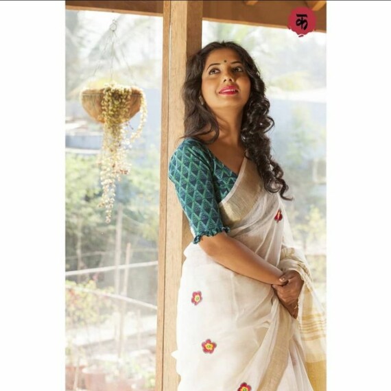 http://www.rivierafashion.in/products/handwoven-pure-linen-saree-7